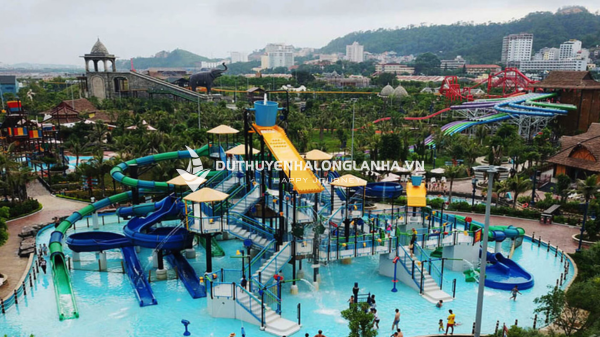 Trải nghiệm các trò chơi ở Typhoon Water Park Hạ Long